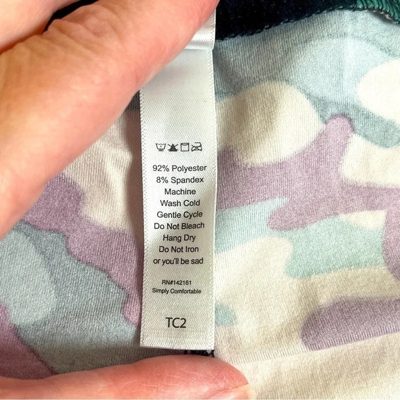 LuLaRoe Camouflage Camo Maroon Green Leggings - Size TC2 - Picture 4 of 6